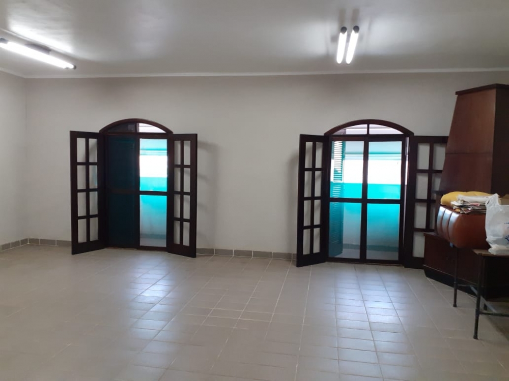 CASA COM 05 DORMITÓRIOS, 02 PI